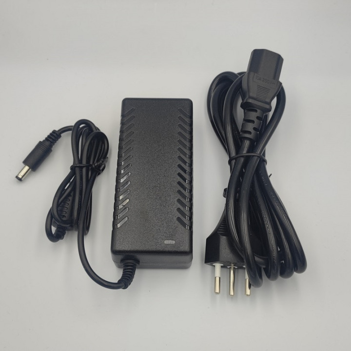 Netzteil 12 V 4A 48W mit Kabel und Stecker