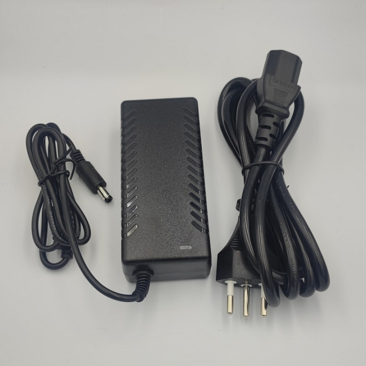 Netzteil 12 V 5A 60W mit Kabel und Stecker