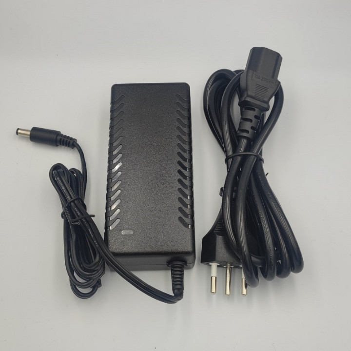 Netzteil 12 V 7A 84W mit Kabel und Stecker