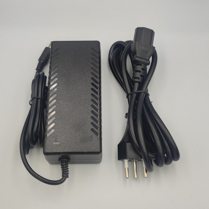 Netzteil 12 V 8.5A 102W mit Kabel und Stecker