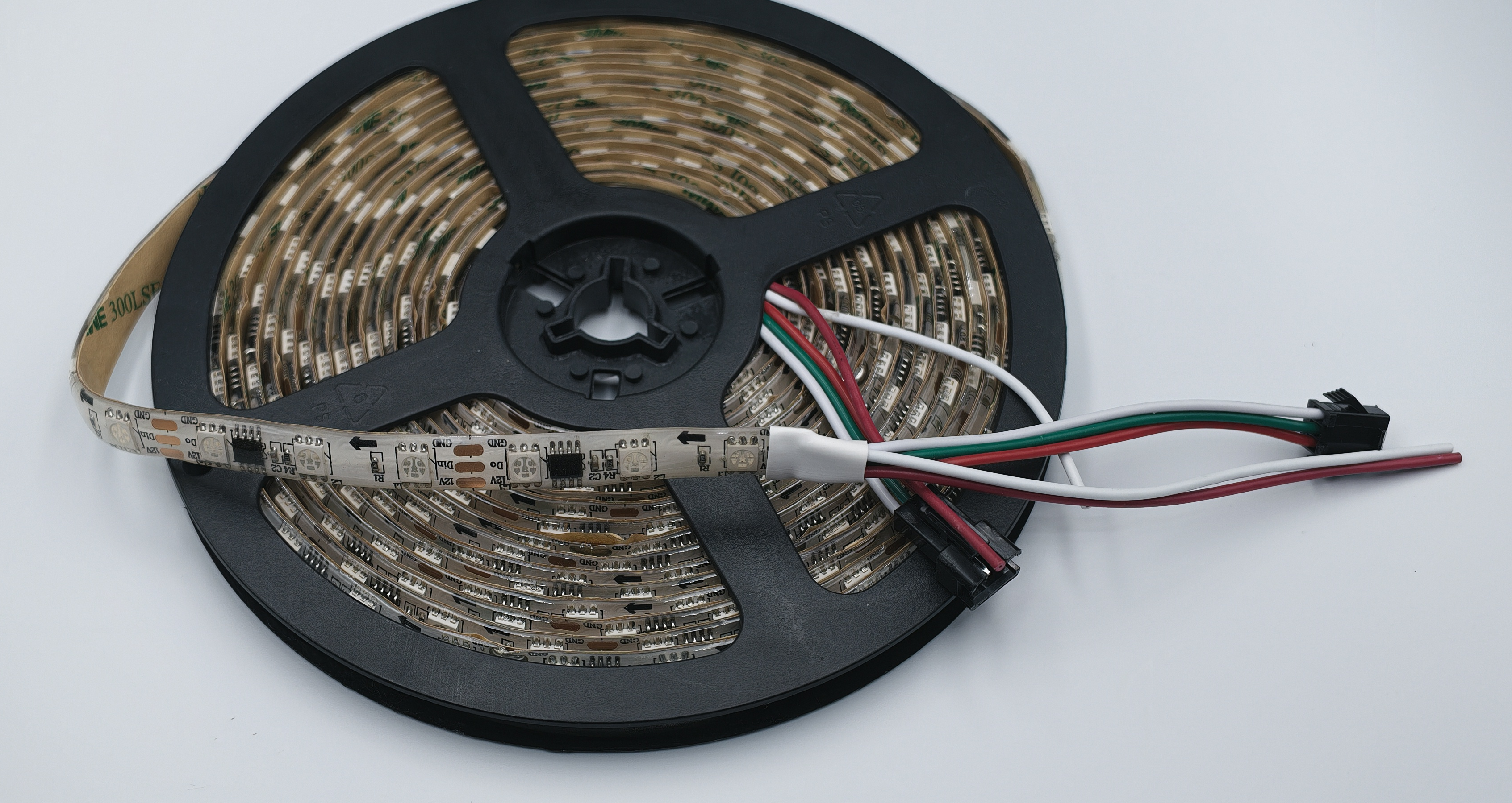 WS2811 RGB LED-Streifen – weisse Platine mit Beschichtung auf Rolle