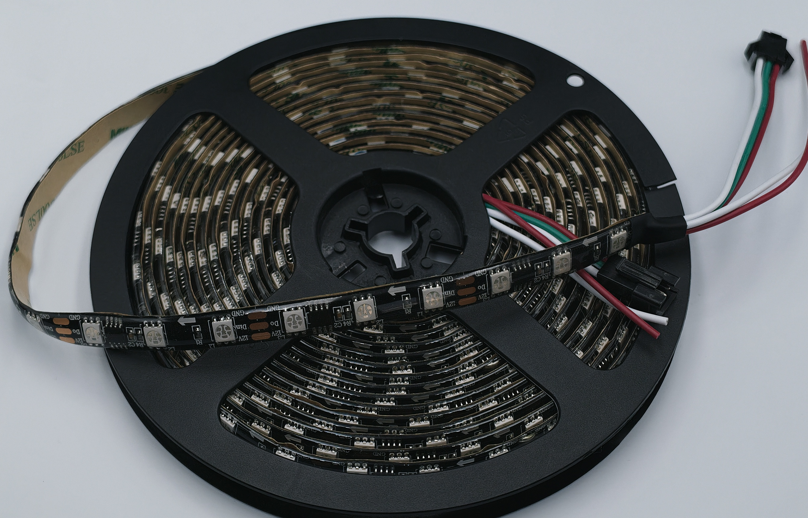 WS2811 RGB LED-Streifen – Rolle und Anschlussleitungen