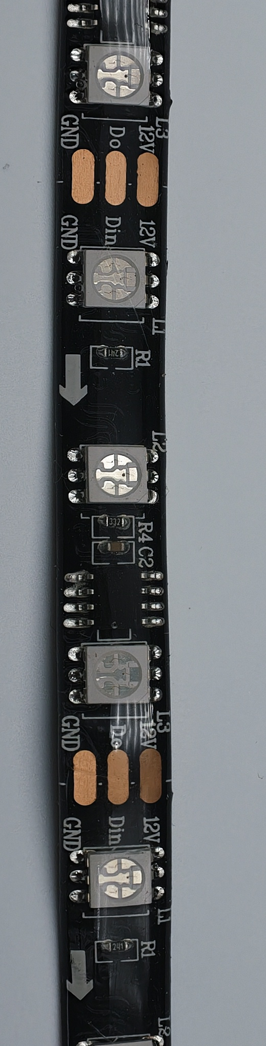 WS2811 RGB LED-Streifen – schwarze Platine und Datenrichtung