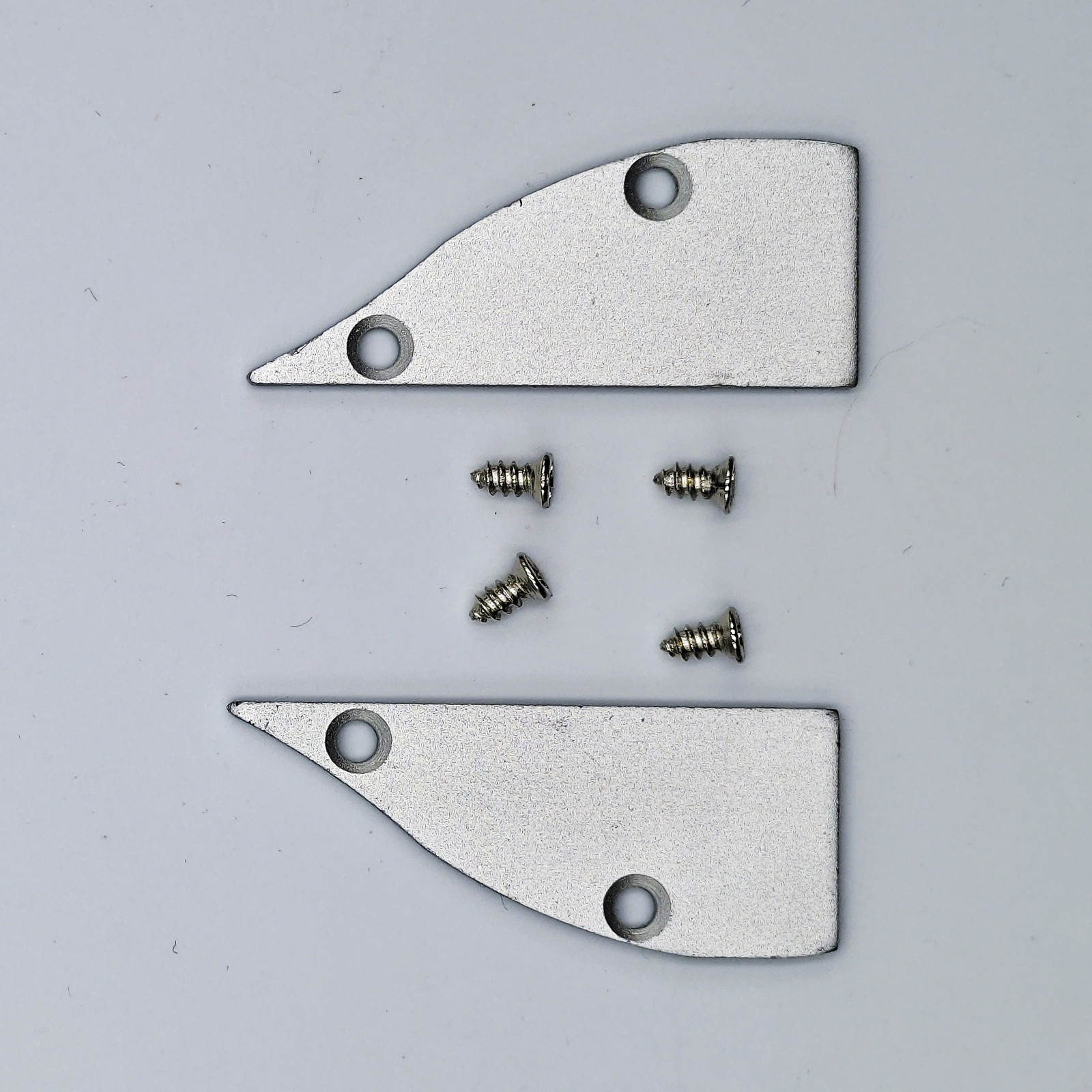 EWI-AL062 accessories: 2 end caps and 4 screws